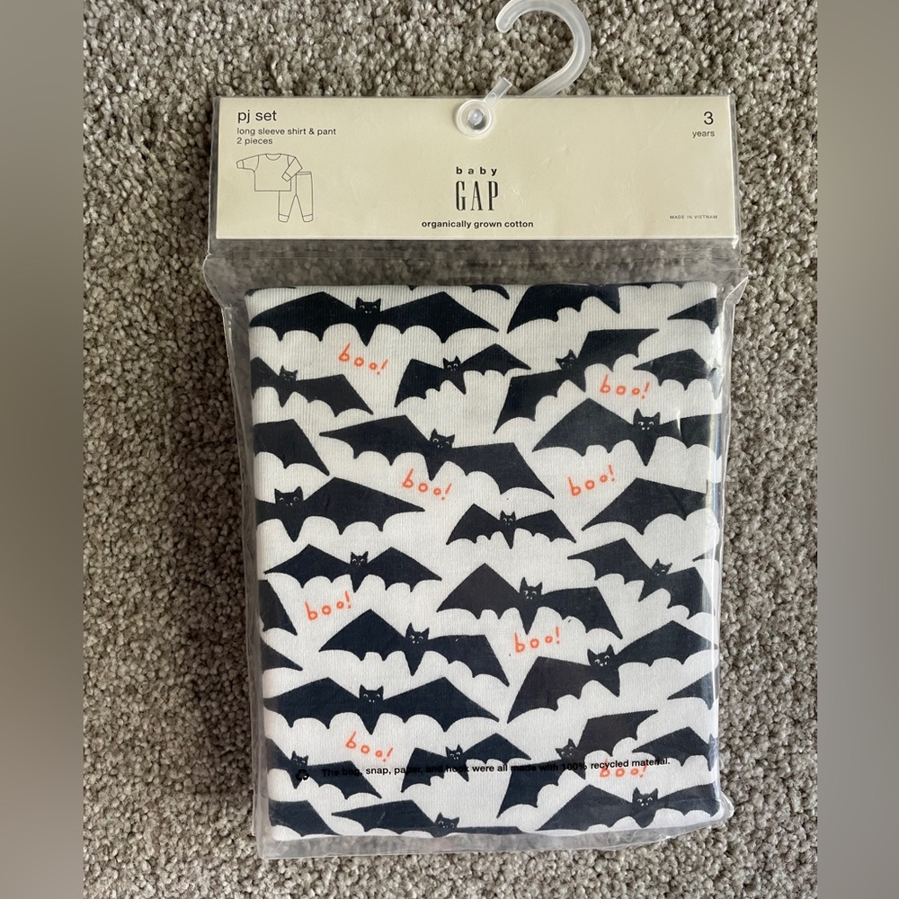 NEW - GAP Halloween Bat Print Pajama Set - 3T